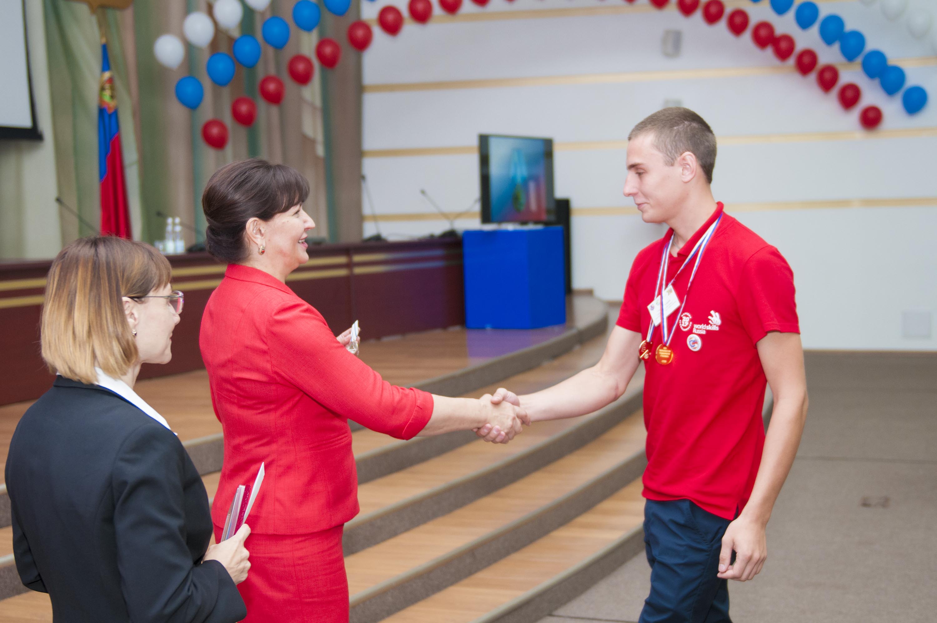 Техникумы и колледжи Кузбасса выпустили более 10 тысяч молодых специалистов в 2017 году