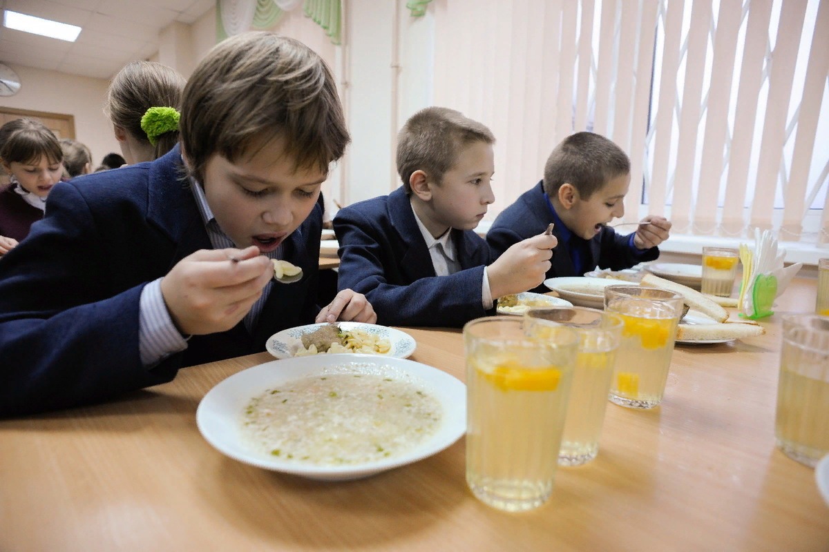 В Кемеровской области открыта горячая линия по вопросам питания учащихся в школах