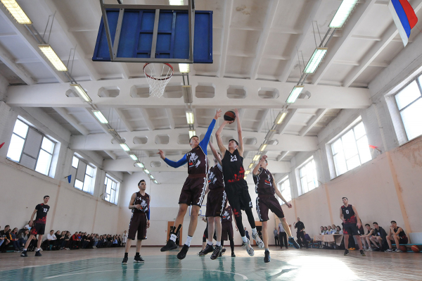 Осинниковская студенческая команда одержала победу в областном первенстве по баскетболу среди юношей