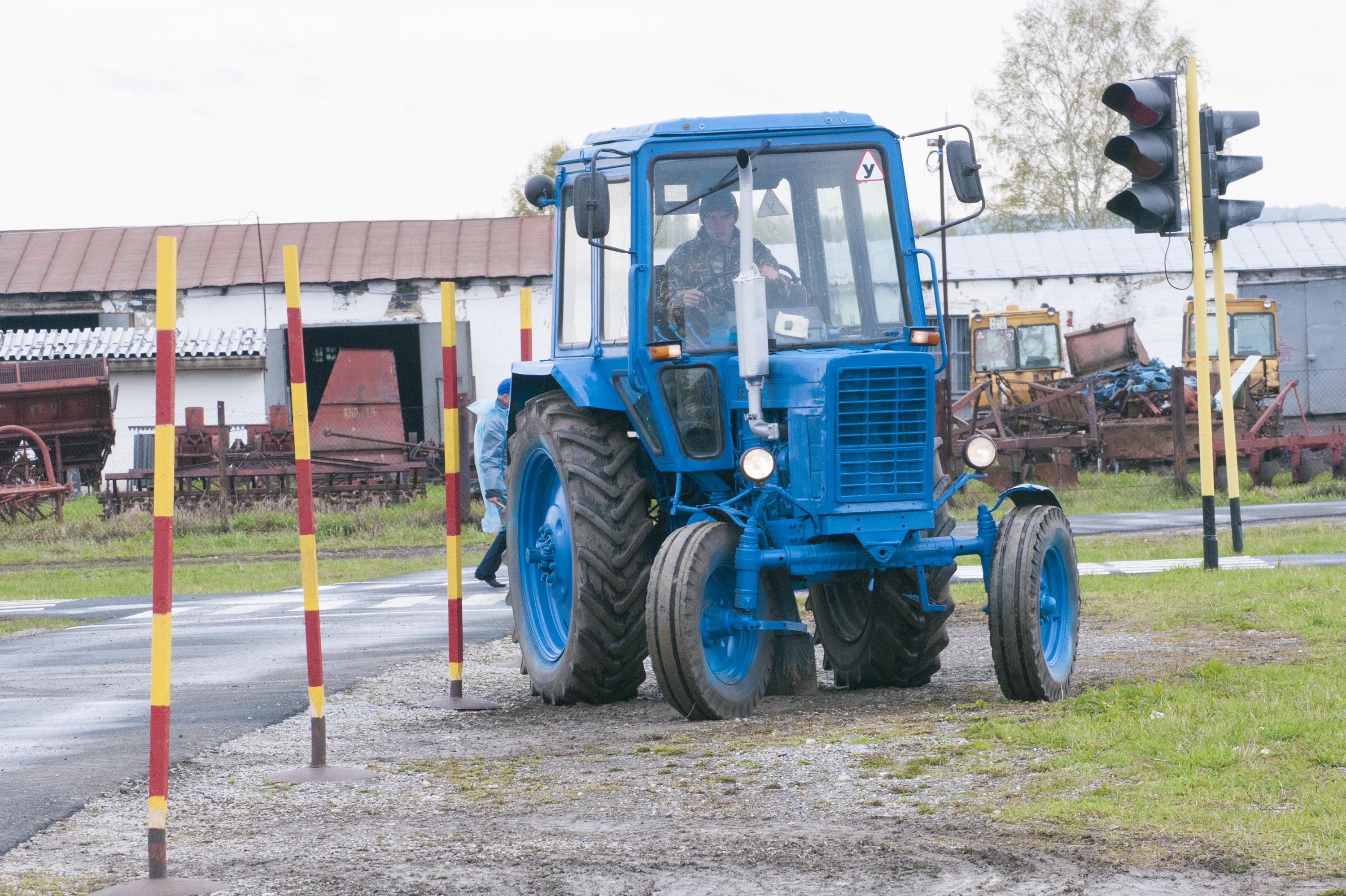 В Кузбассе прошли соревнования  лучших трактористов среди студентов, обучающихся по профессии тракторист-машинист сельскохозяйственного производства