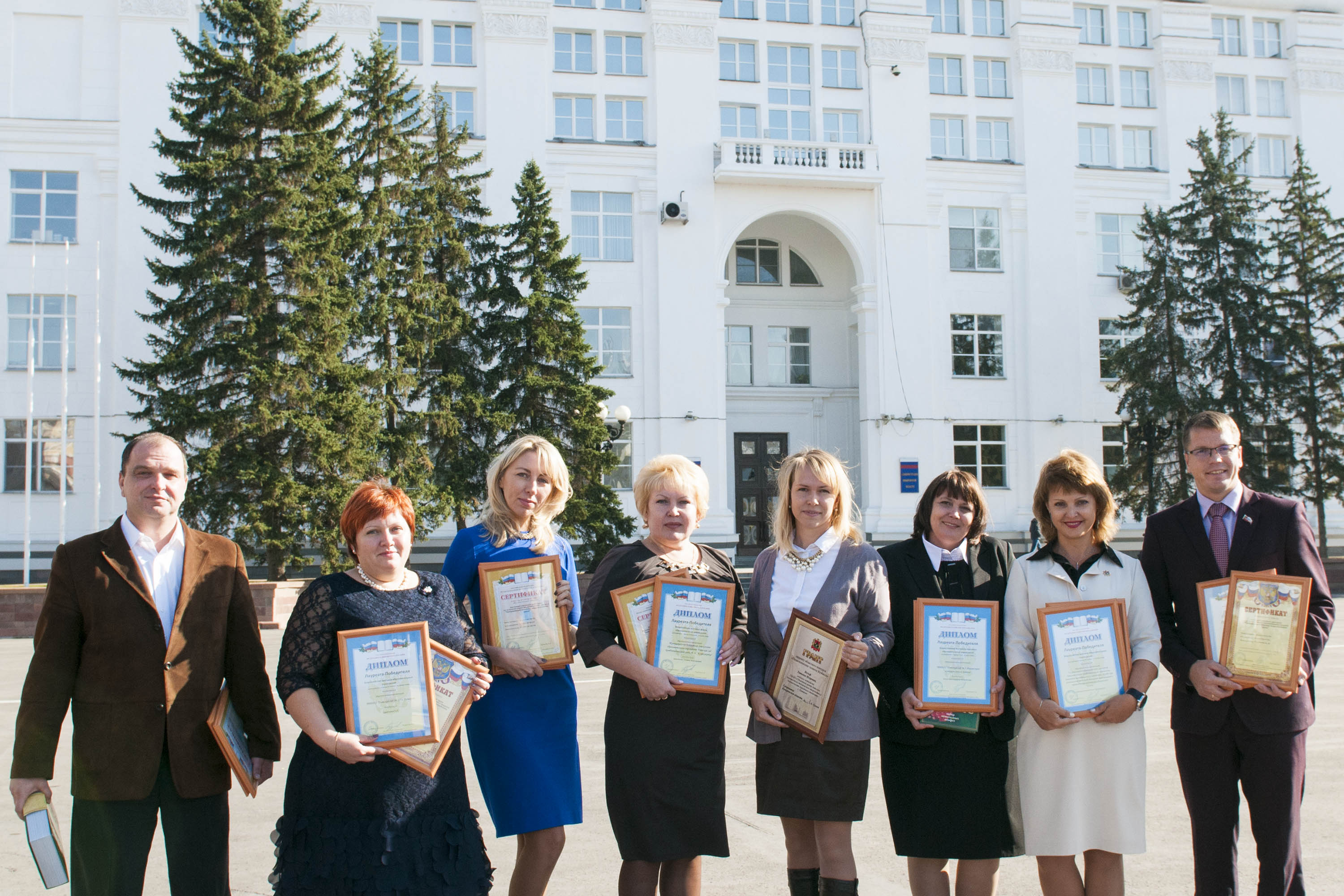 4 октября в Кемерово состоялось награждение дипломами и сертификатами по итогам "Всероссийской выставки образовательных организаций 2015-2016 учебного года"