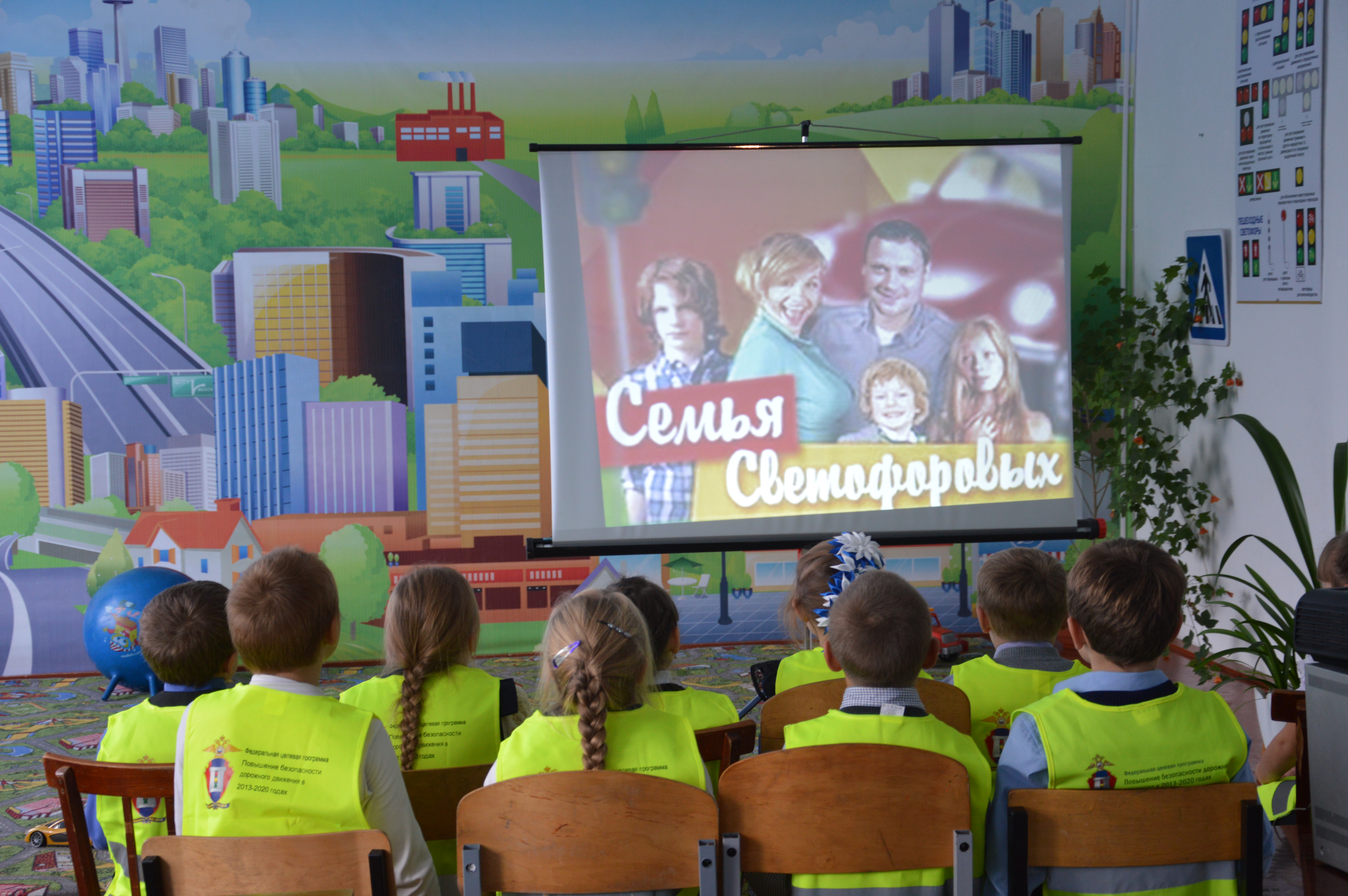 Кемеровская область присоединилась к просмотру нового детского сериала «Семья Светофоровых»