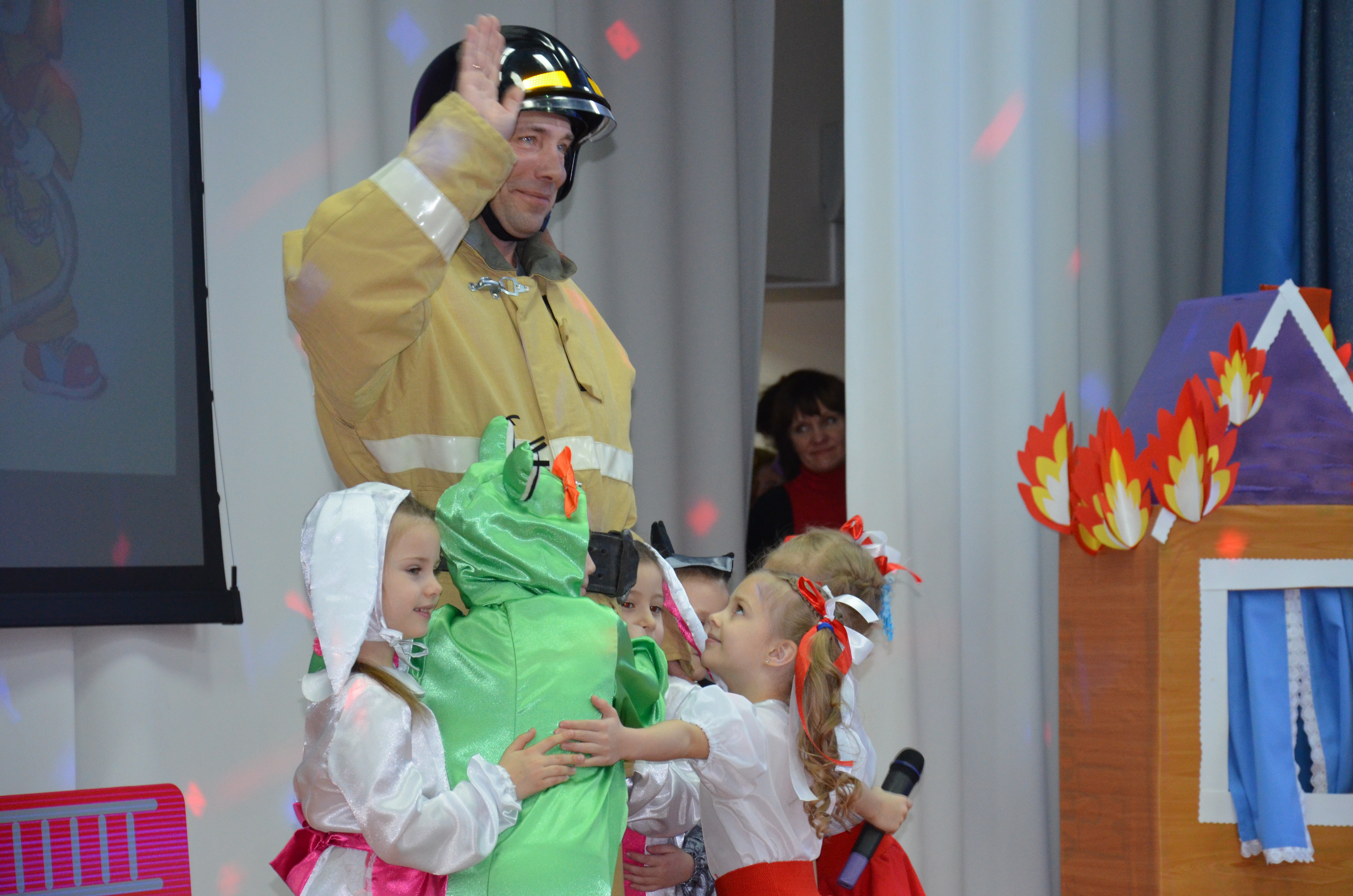 В кемеровской школе №36 состоялся фестиваль «Юные пожарные на страже безопасности!»