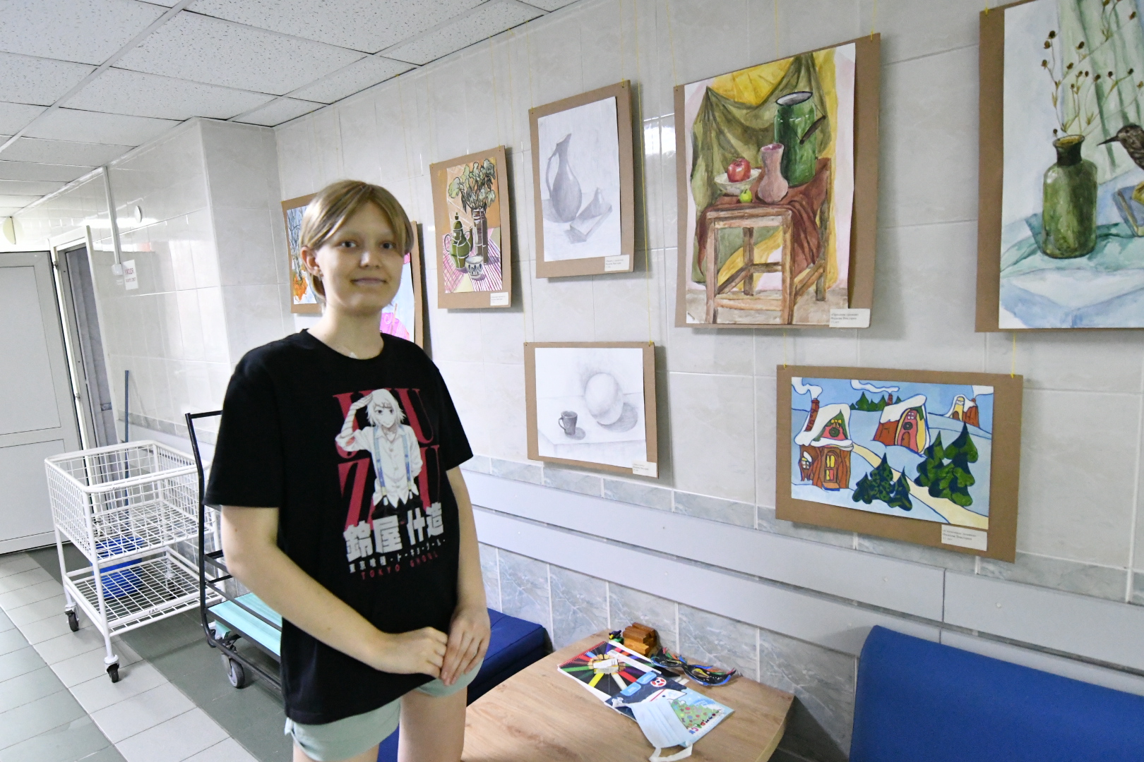 В госпитальной школе КуZбасса открылась персональная выставка юной художницы