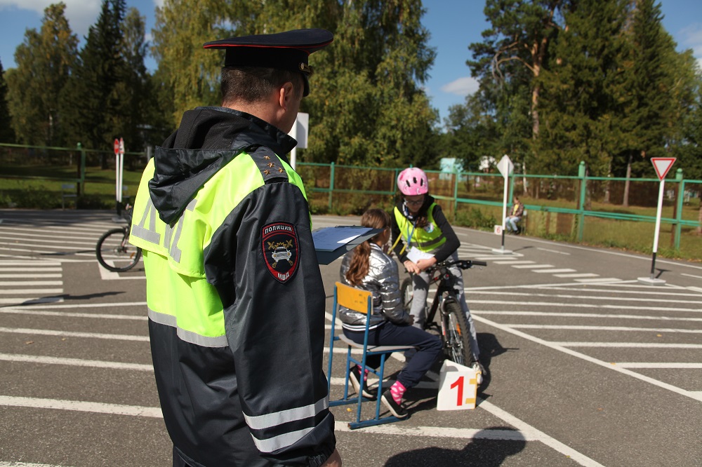 Региональный этап Всероссийского конкурса отрядов ЮИД «Безопасное колесо» завершился в Кузбассе