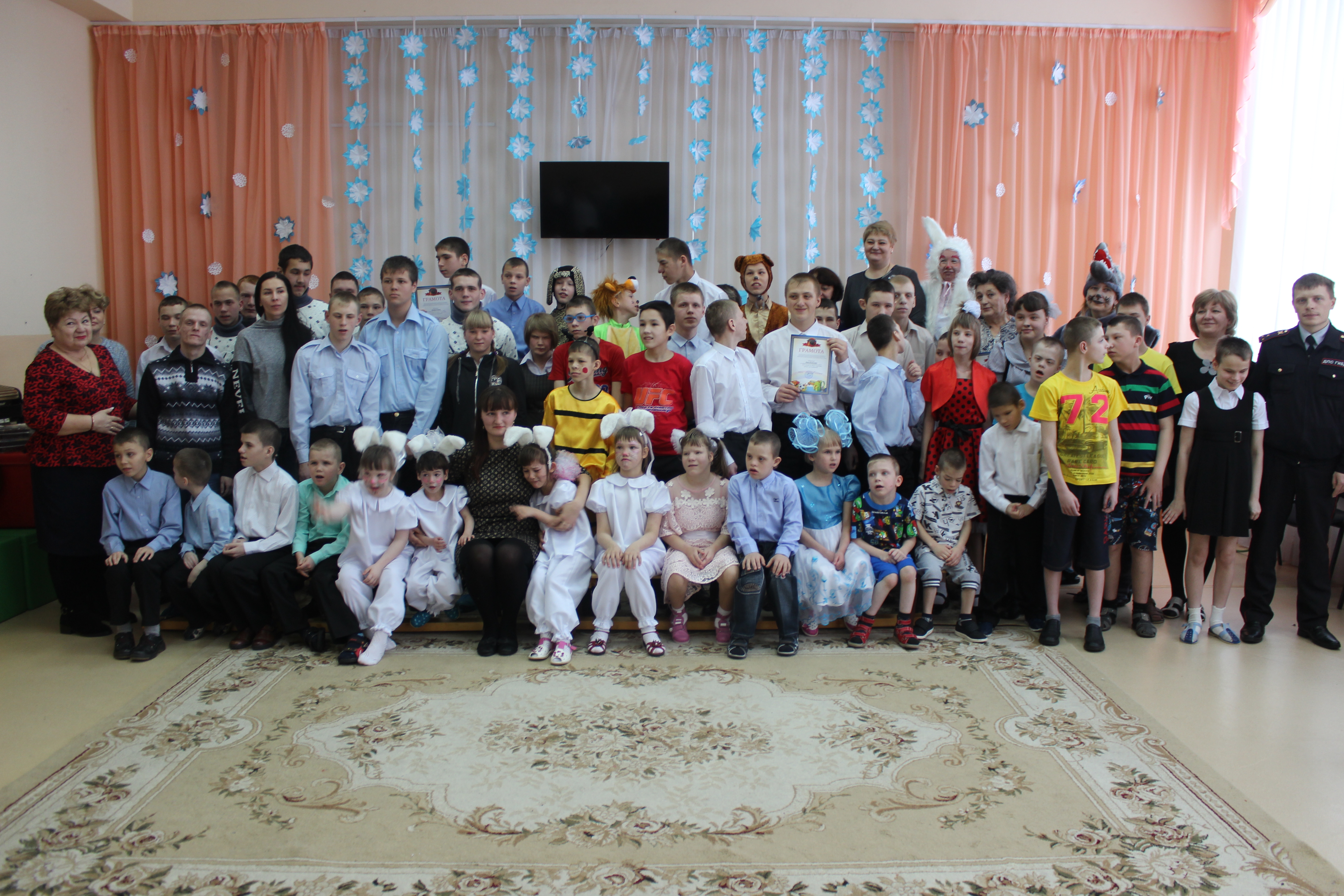 Педагоги Кузбасского детско-юношеского центра БДД организовали «Первый снег» для воспитанников Юргинского детского дома-интерната