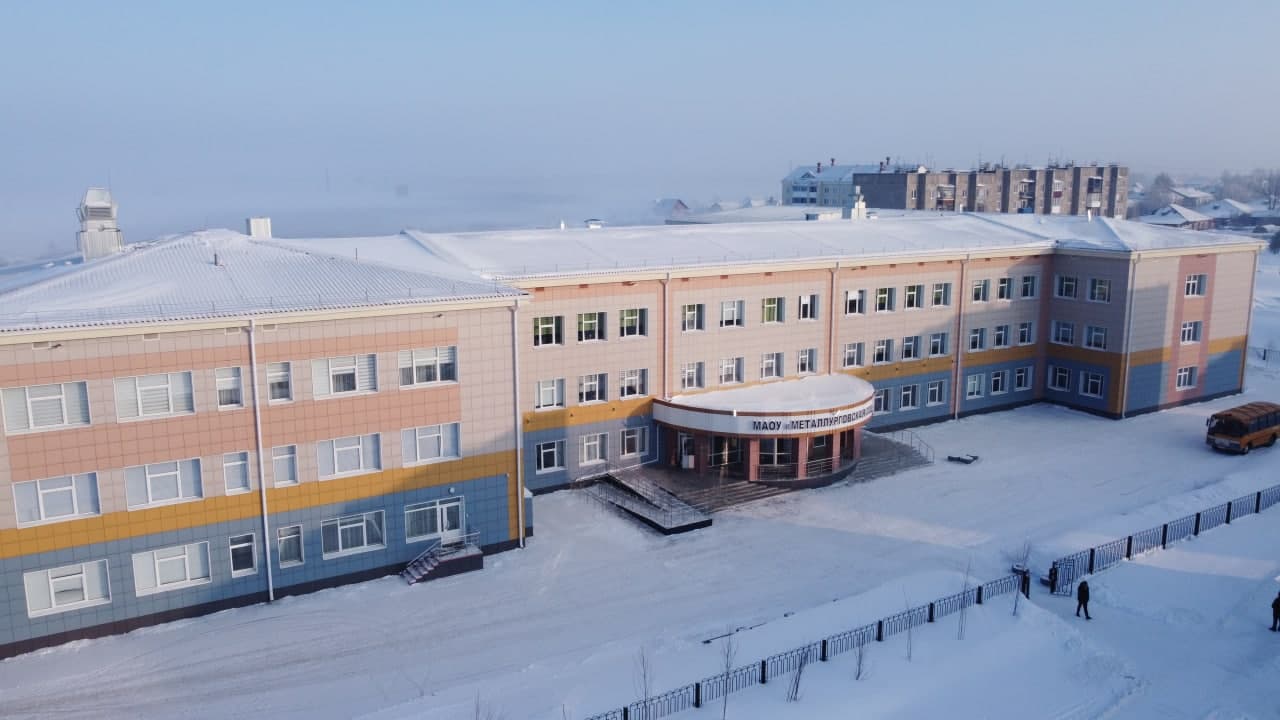 Губернатор Сергей Цивилев открыл школу с бассейном в поселке Металлургов Новокузнецкого района
