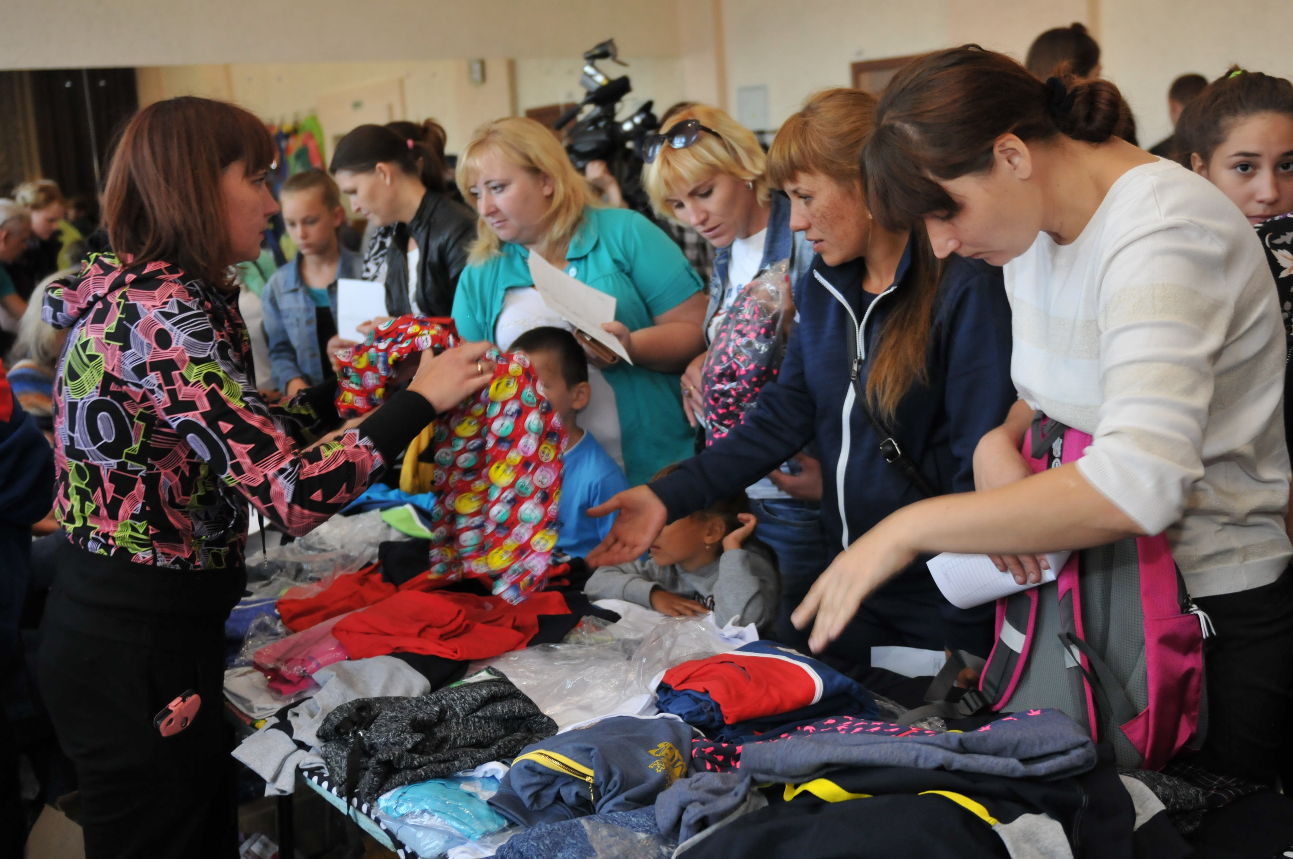 5,7 тысяч семей Кемеровской области стали участниками акции «Первое сентября - каждому школьнику»