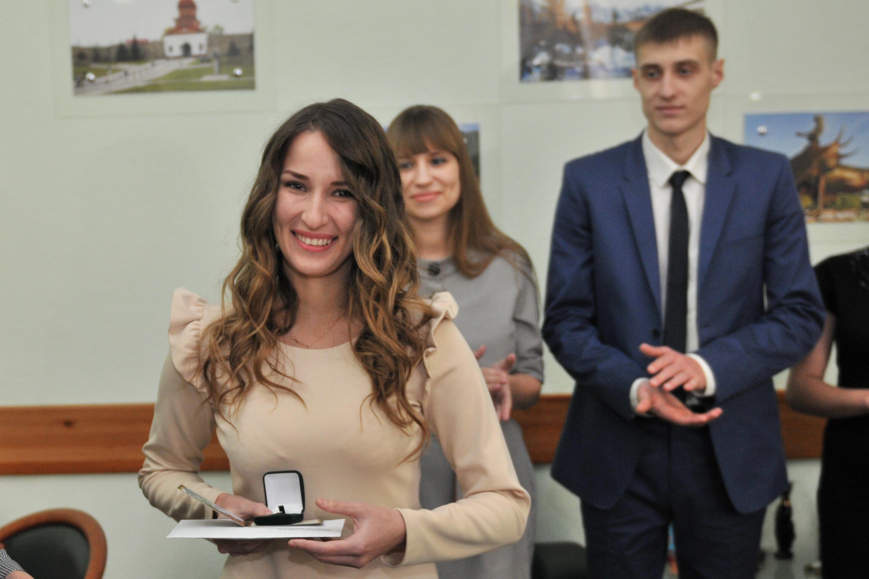 29 ноября в Администрации Кемеровской области состоялось вручение единовременного социального пособия по случаю рождения ребенка студенческим семьям