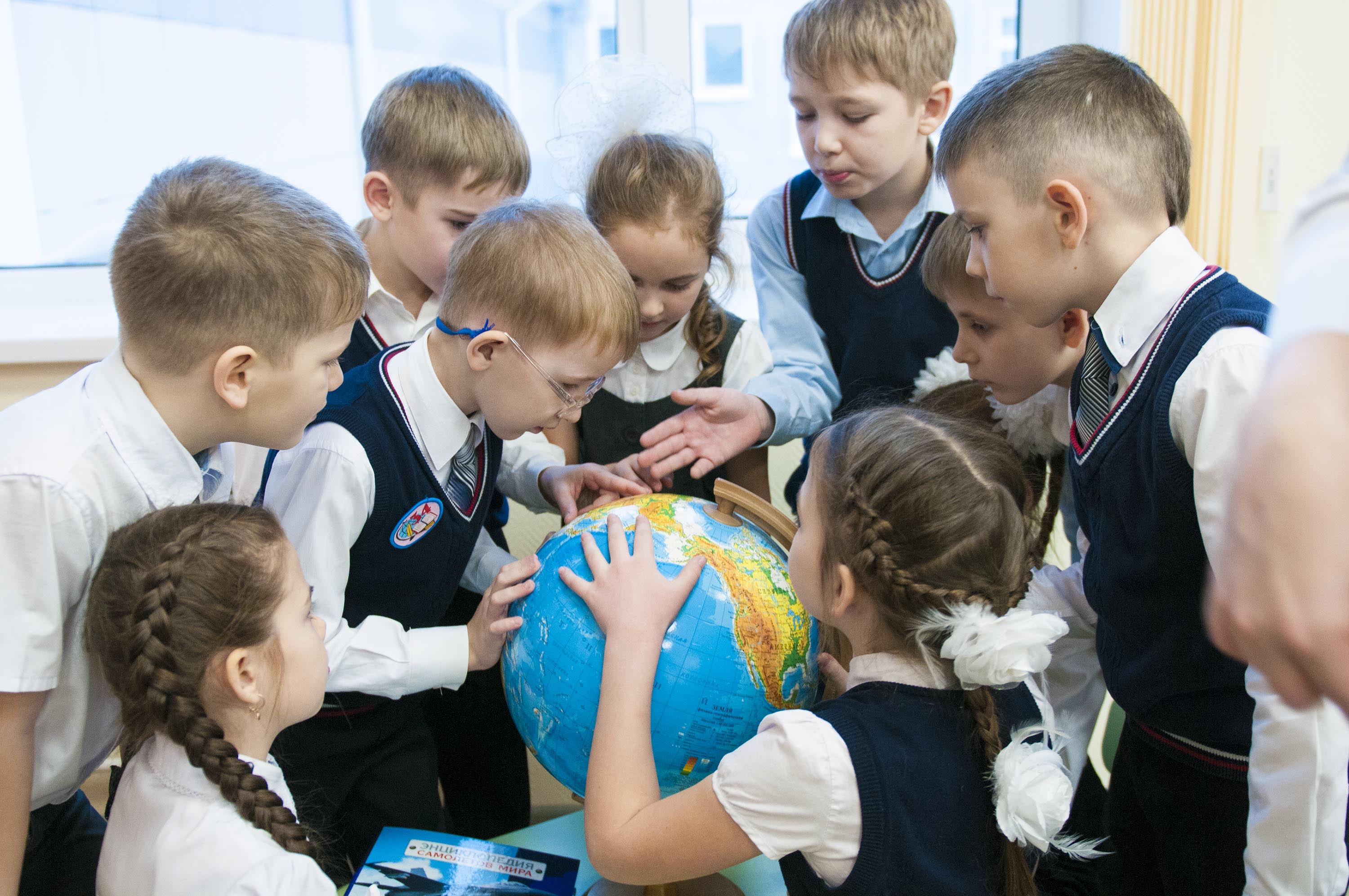 Аман Тулеев открыл дополнительный блок для начальных классов на 300 мест в кемеровской школе №34