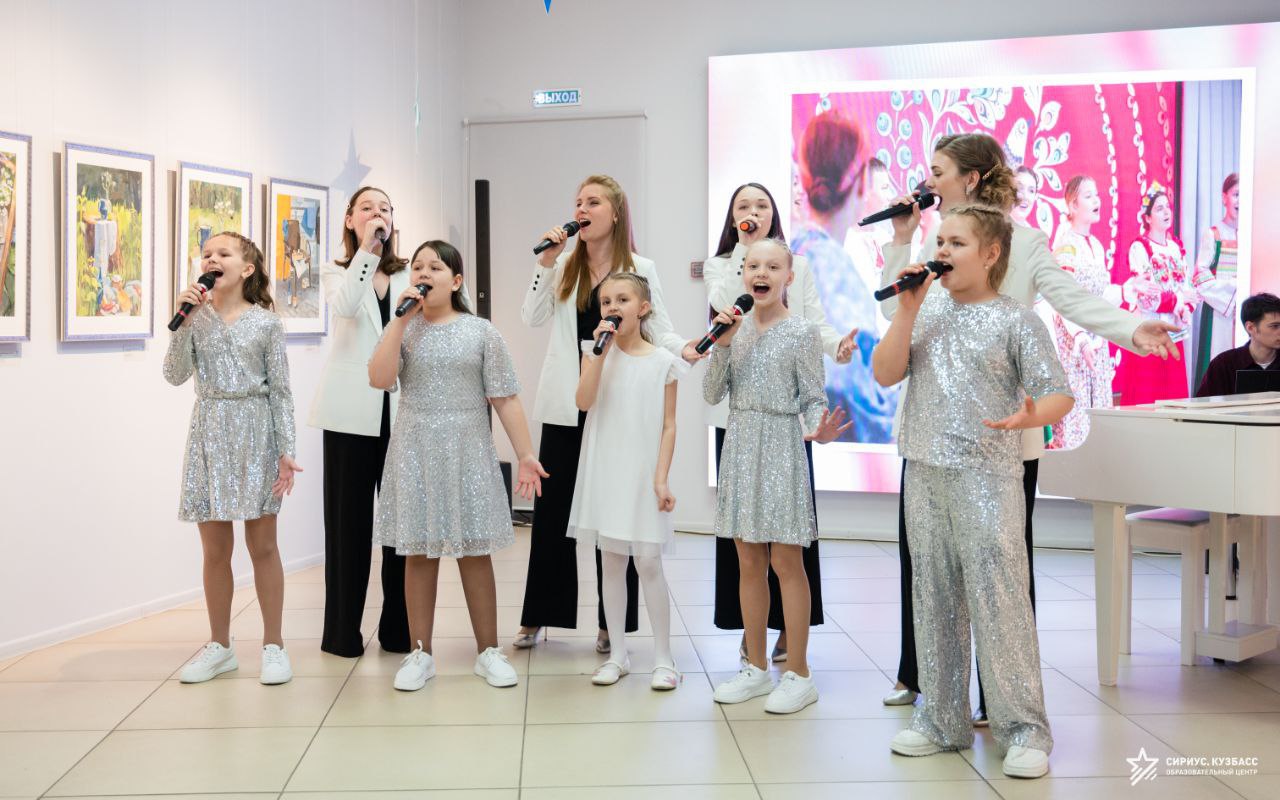 Выставка «Звездная палитра. Сириус. Кузбасс» открылась в Кузбасском центре искусств в Кемерове