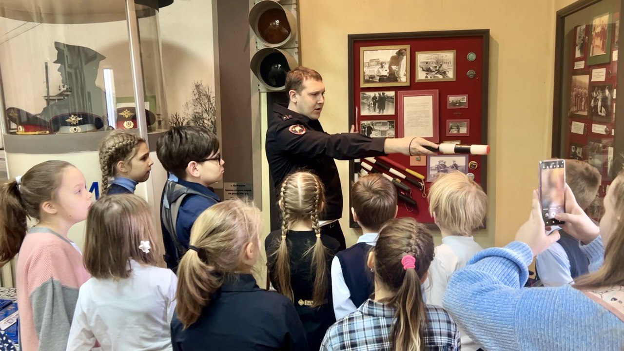 Кемеровские школьники посетили музей Госавтоинспекции Кузбасса