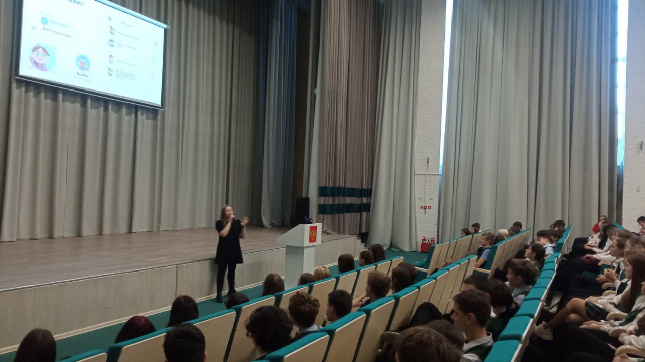 Кемеровские школьники освоили технологии мессенджеров на «Уроке Цифры» от VK