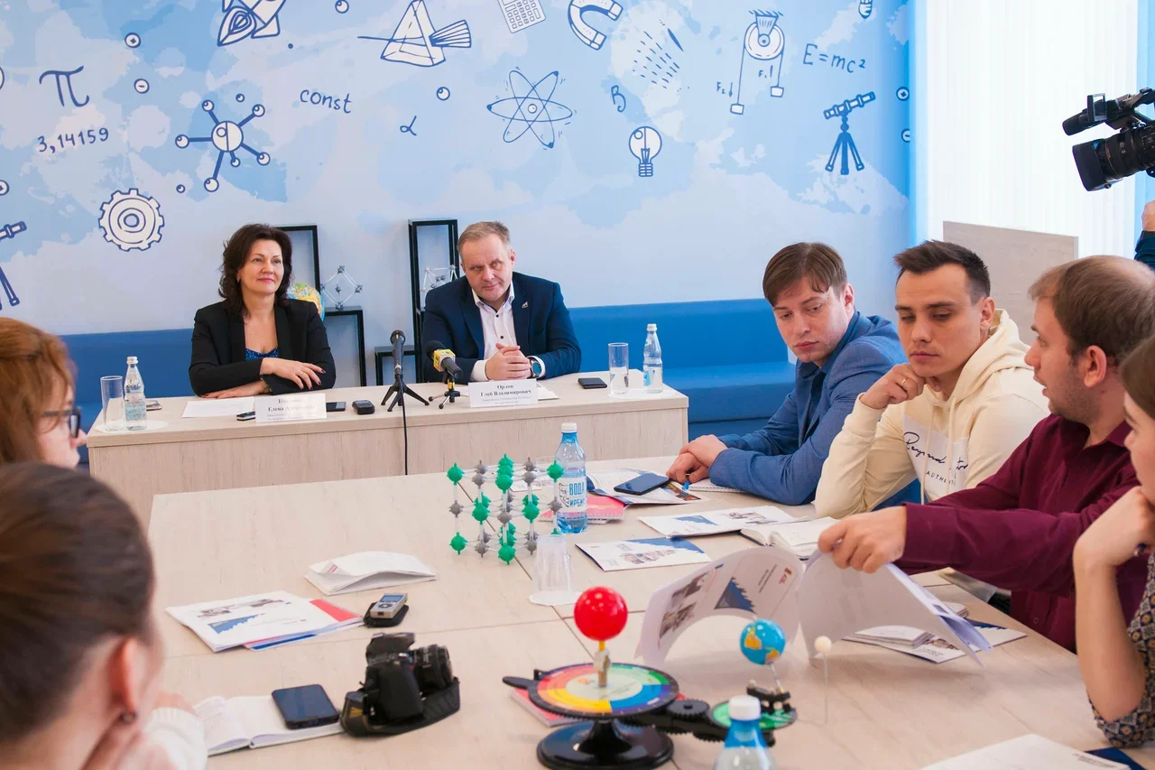 Елена Пахомова и Глеб Орлов рассказали журналистам о реализации областной программы «Моя новая школа»