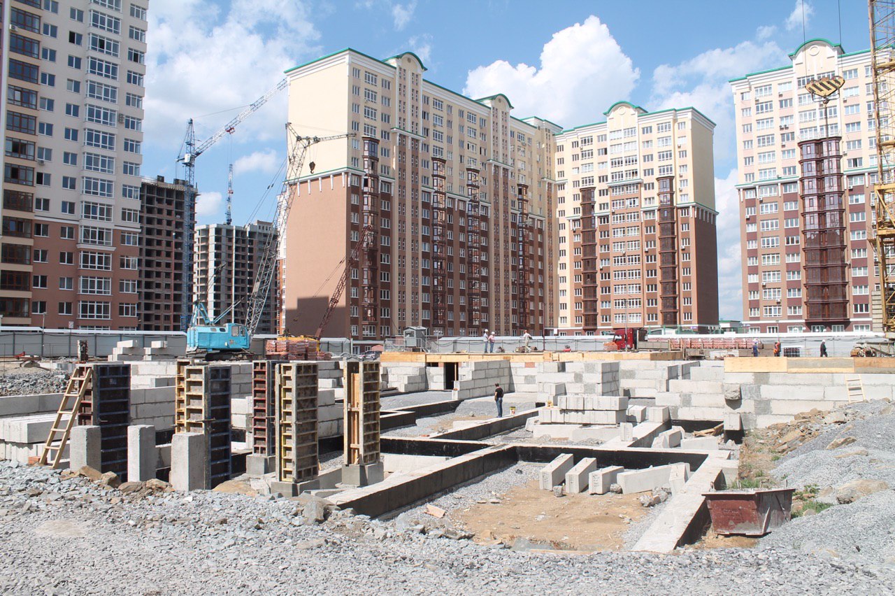 В развивающемся жилом районе Кемерово на пр. Притомский ведется строительство нового детского сада