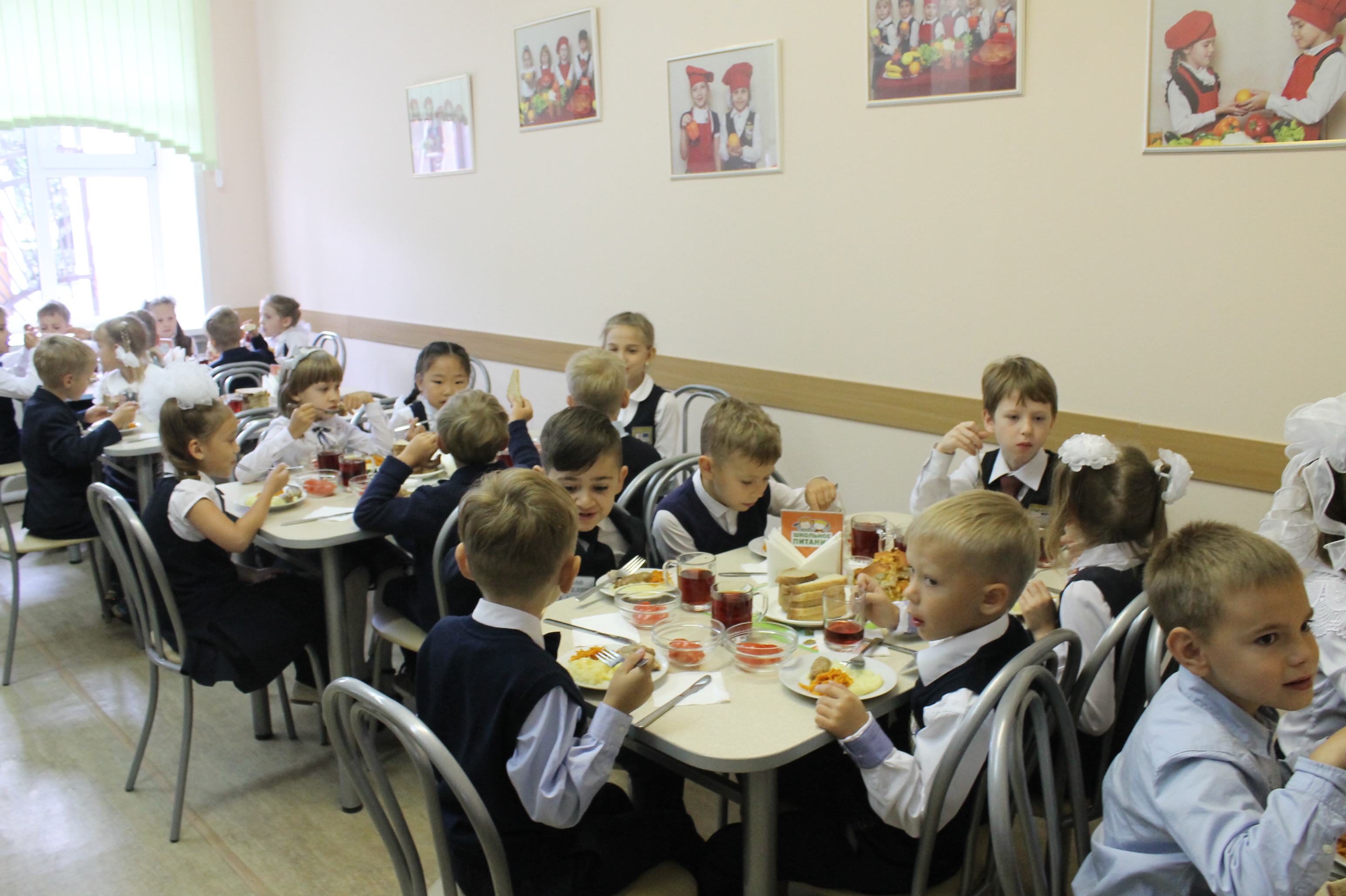 Обновленный пищеблок открылся в здании начальной школы Гимназии № 1 в городе Кемерово