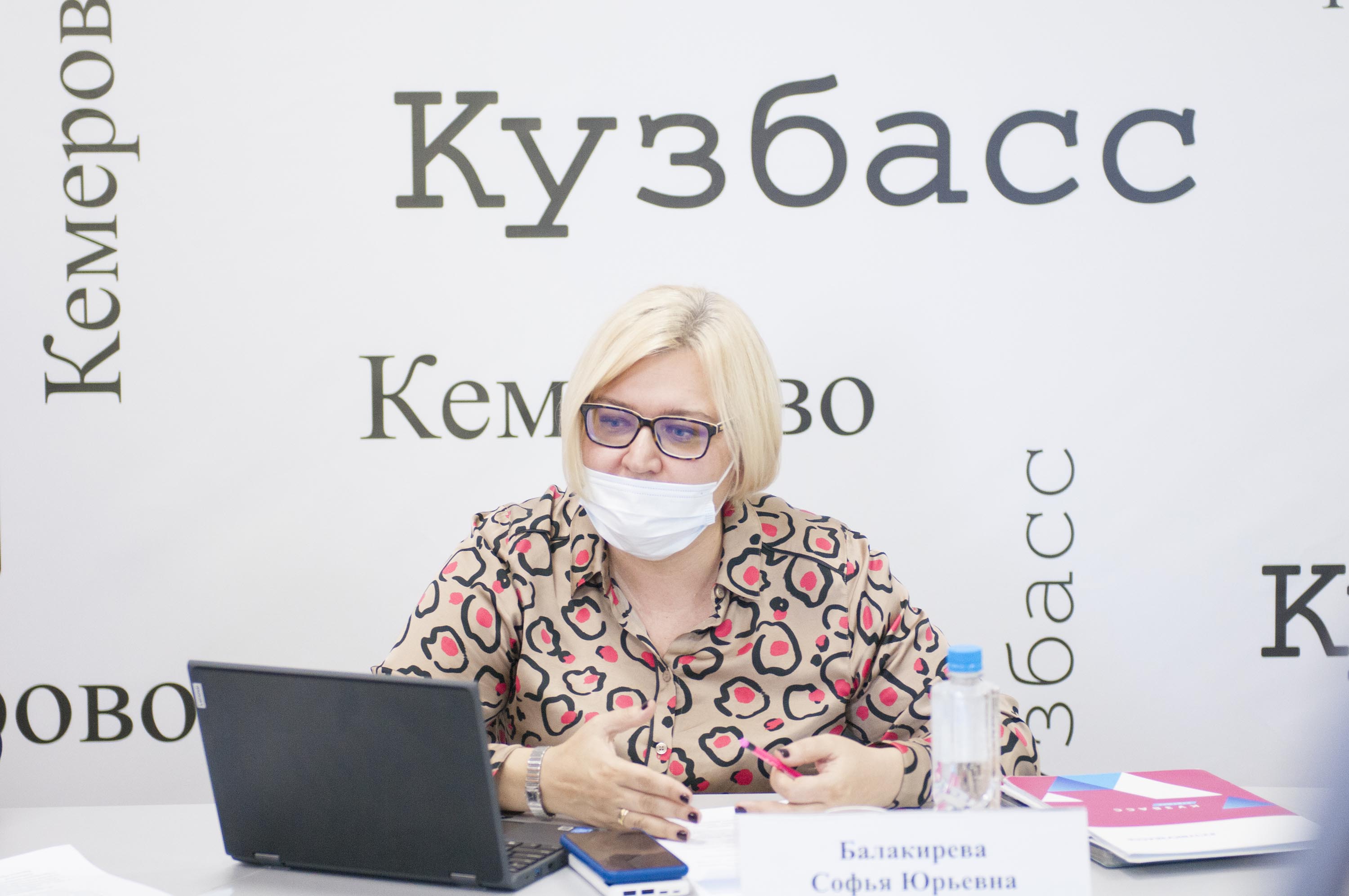 Министр образования и науки Кузбасса рассказала о проведении ГИА и выпускных на Всекузбасском родительском онлайн-собрании