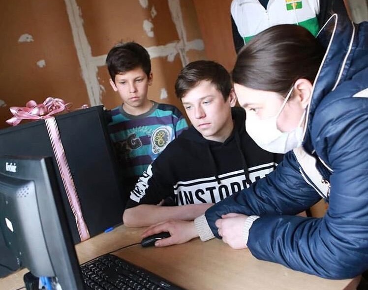 119 многодетных малообеспеченных семей из Кузбасса получили технику в рамках акции «Цифропомощь»