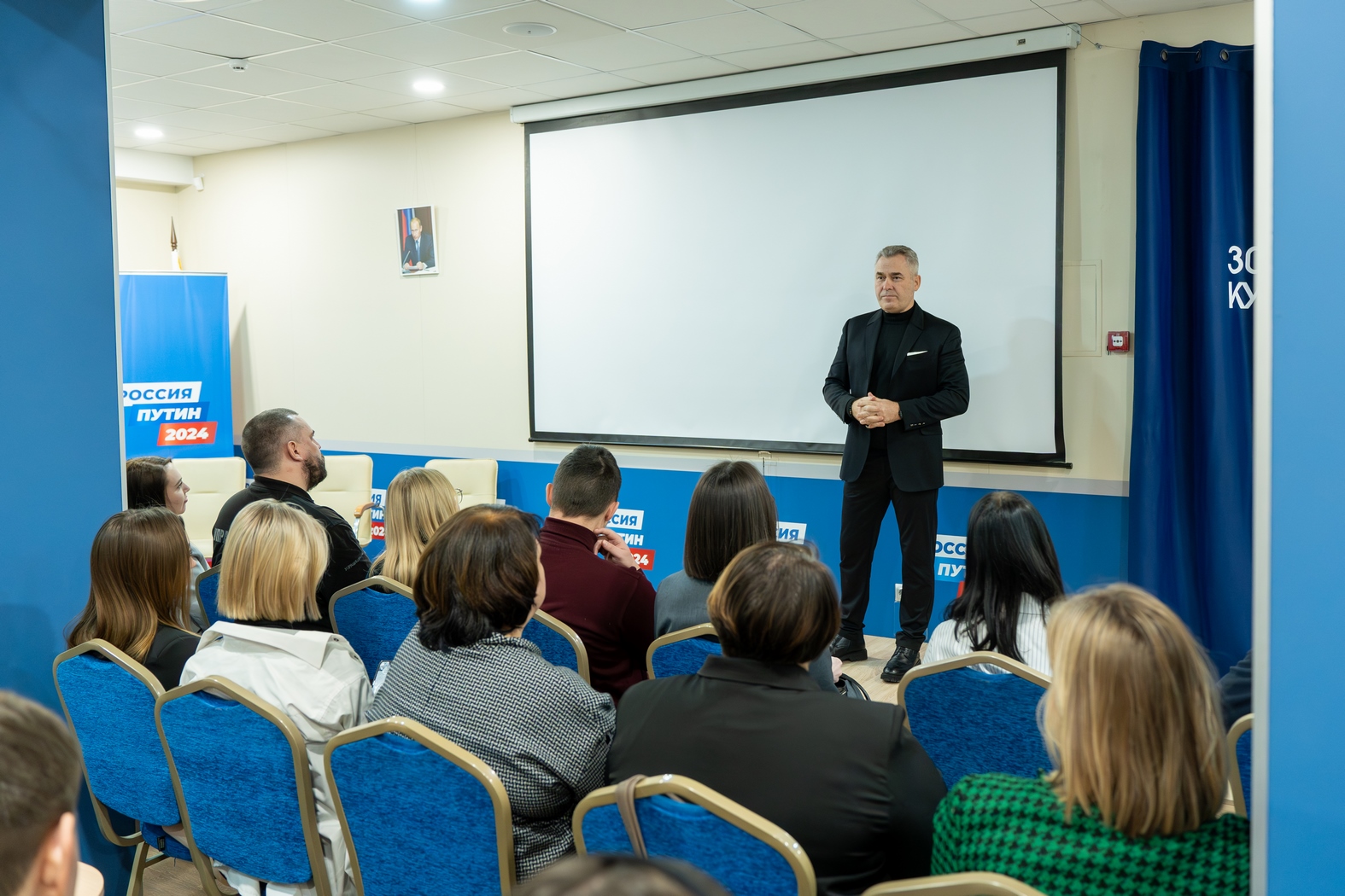 Президент коллегии адвокатов, телеведущий, писатель Павел Астахов встретился со студентами кузбасских вузов, волонтерами, а также посетил кузбасский филиал Фонда «Защитники Отечества»