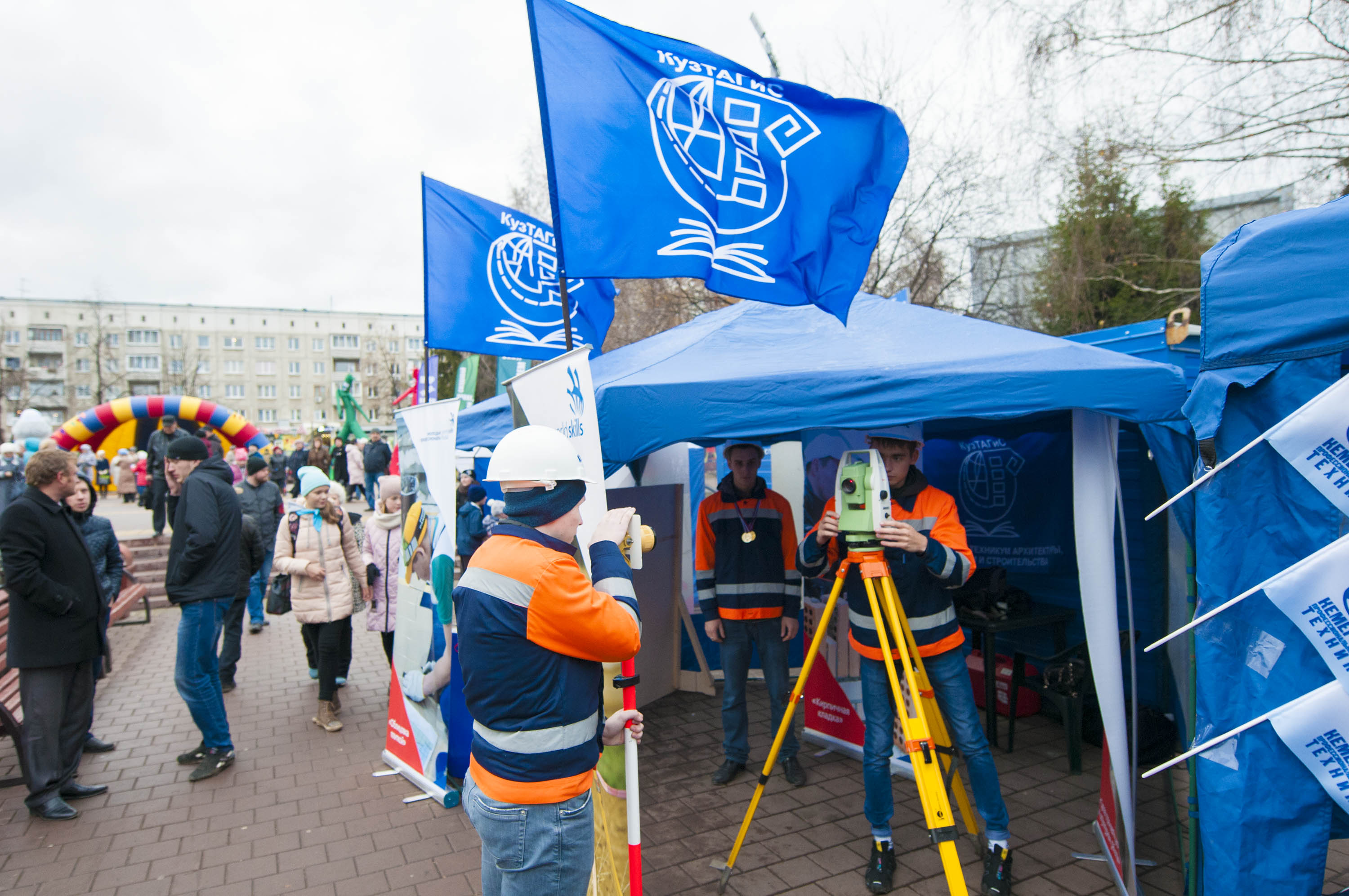 Профессиональные образовательные организации Кузбасса приняли участие в торжественном открытии бульвара Строителей в г. Кемерово