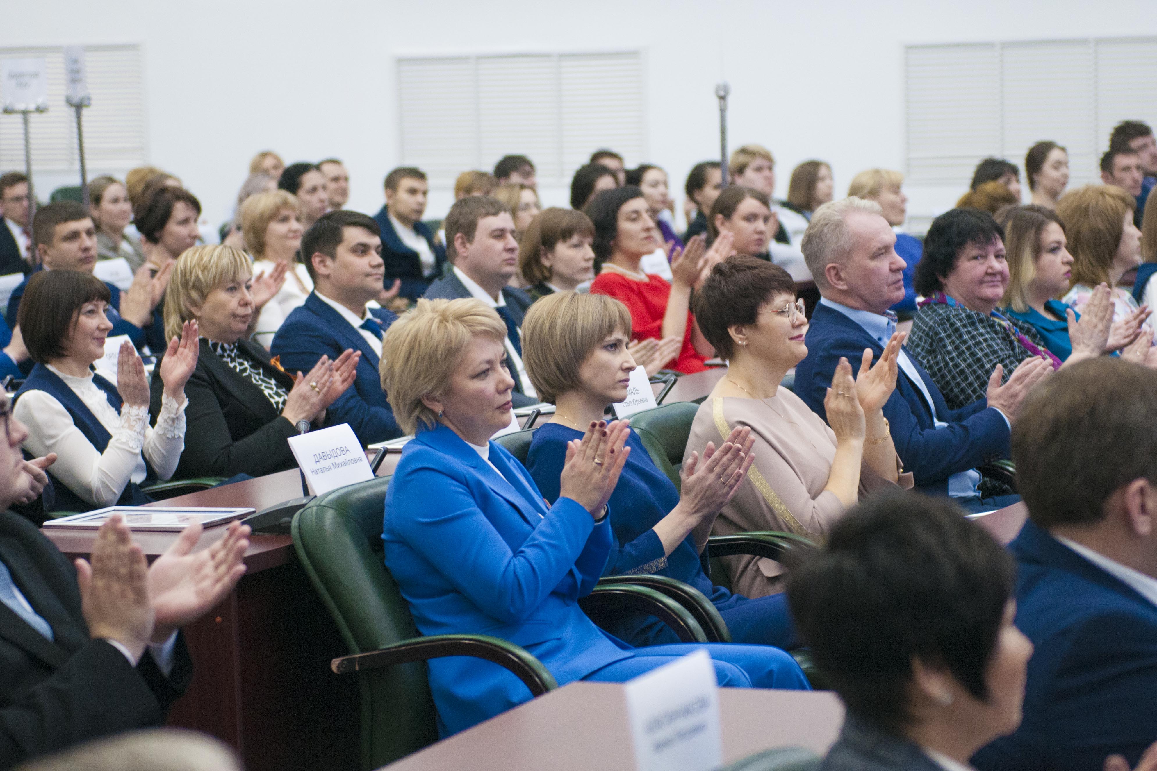 В Кузбассе наградили участников регионального и межрегионального конкурсов «Преподаватель года»