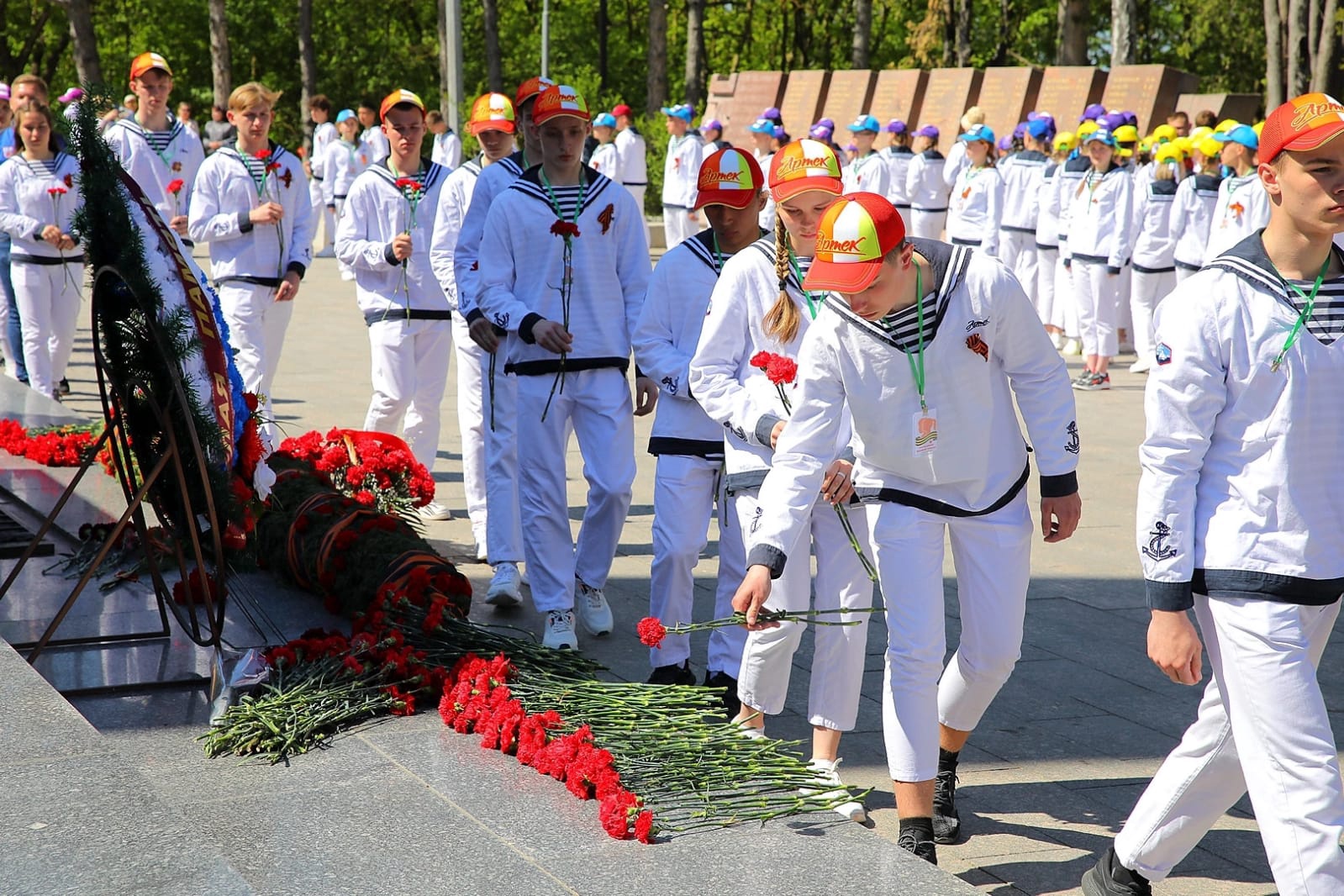 Кузбасские школьники приняли участие в акции «Бессмертный полк» в Артеке