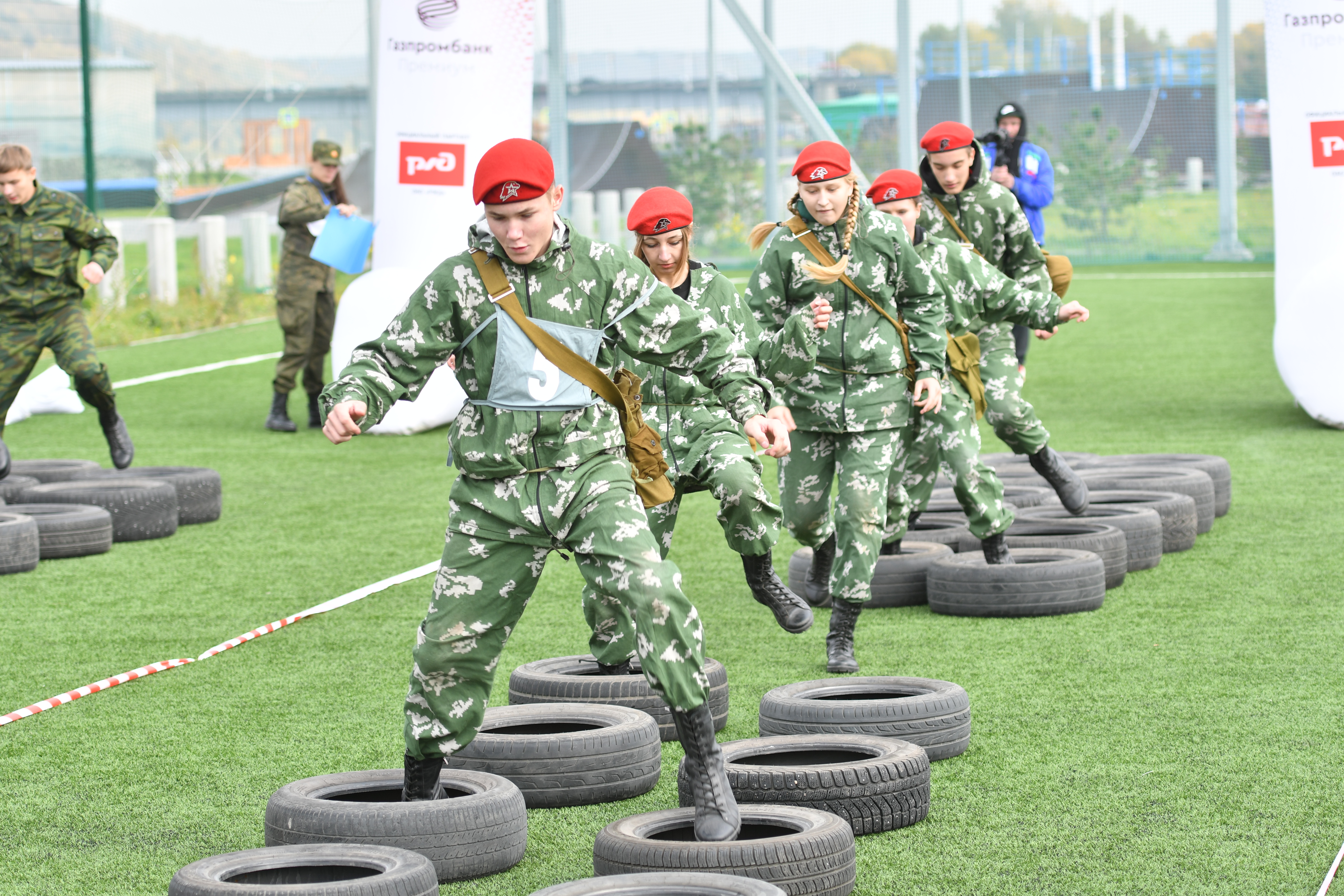 В КуZбассе прошла патриотическая военно-спортивная игра «Юный защитник» 