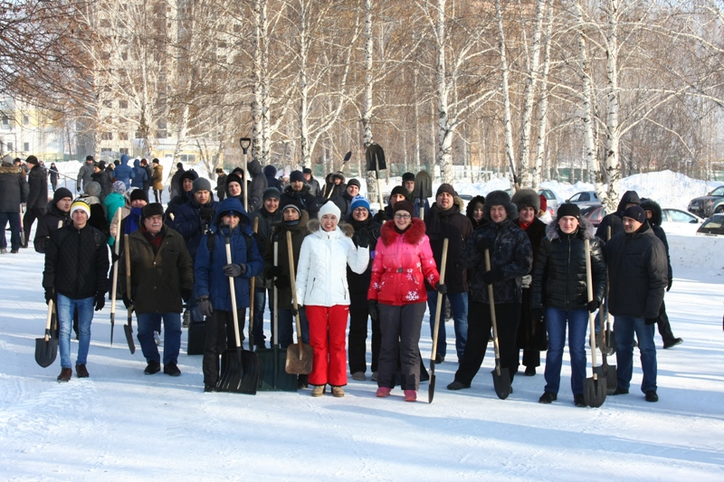 15 февраля студенты, преподаватели, сотрудники администрации Кемеровского ГСХИ вышли на уборку снега с привлечением спецтехники