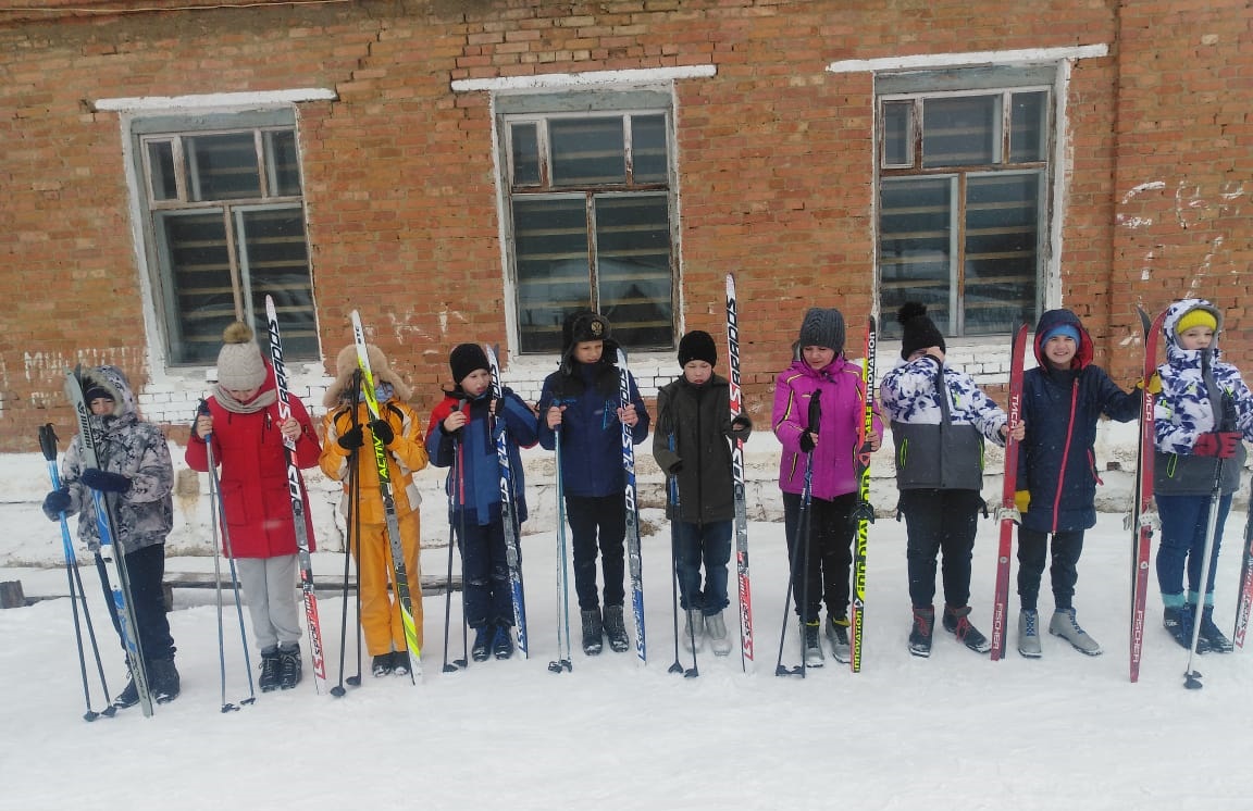 Новое лыжное оборудование поступило в образовательные организации Тисульского округа