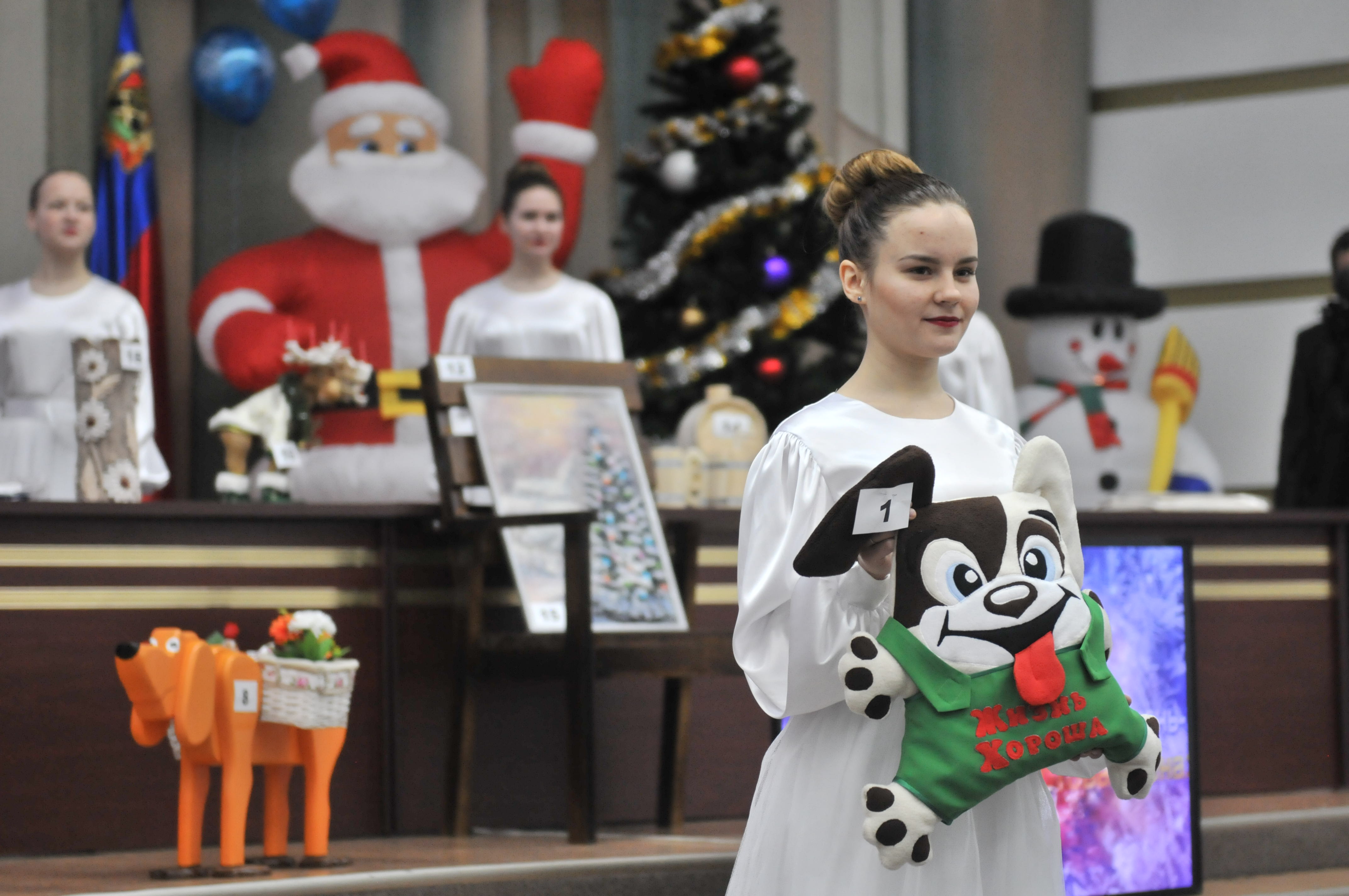 Более 650 тысяч рублей выручено на Рождественском благотворительном аукционе, который прошел 21 декабря 2017 г. в Администрации Кемеровской области в рамках акции «Кузбасс – территория добра»