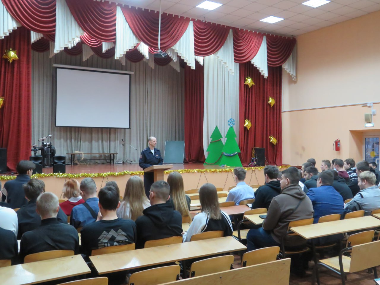 Со студентами Новокузнецкого транспортно-технологического техникума провели профилактическую беседу