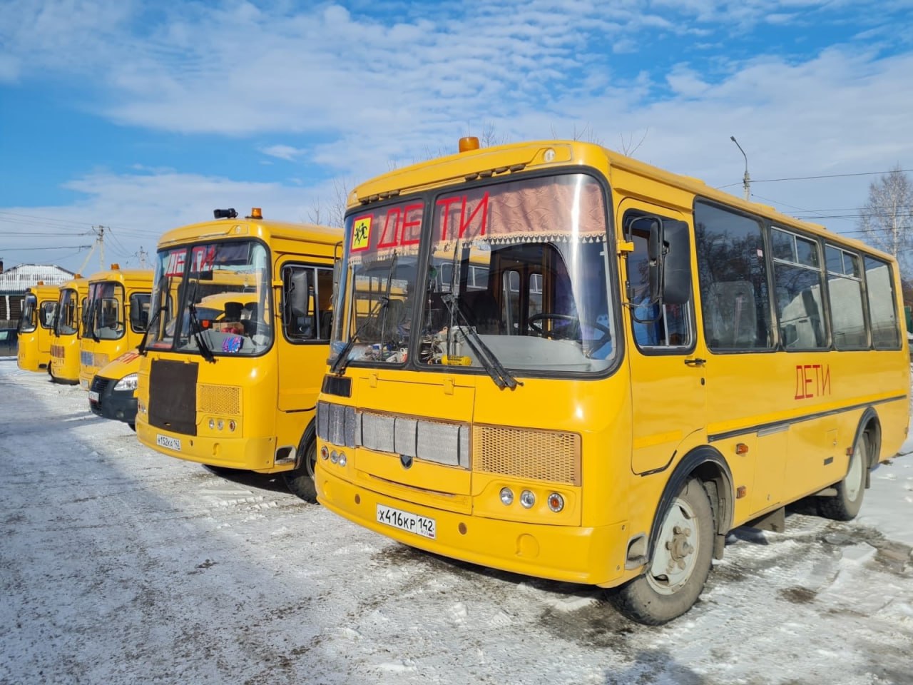  Сотрудники Госавтоинспекции продолжают проверять школьные автобусы в Кузбассе