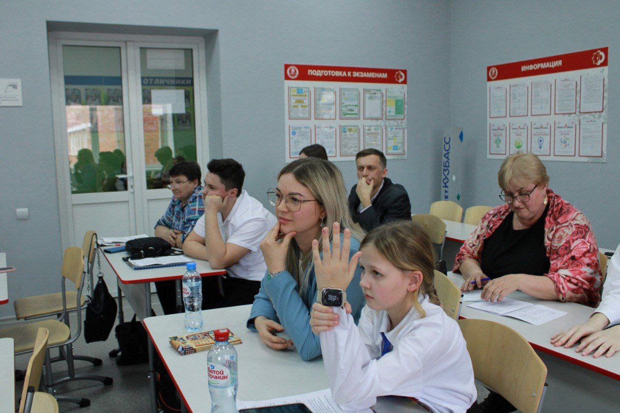 В Кузбассе проходит областная конференция "История школы - история страны"