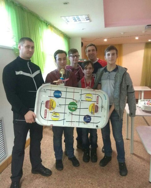 В Профессиональном колледже г. Новокузнецка провели турнир по настольному хоккею среди студентов «Наш Хоккей»