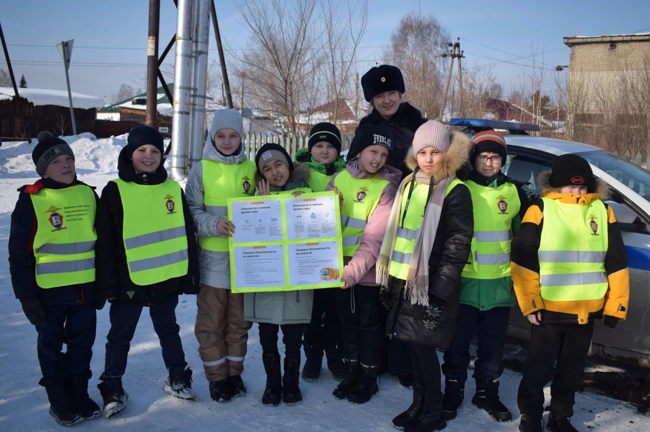 Кузбасские отряды юных инспекторов движения призывают водителей соблюдать правила