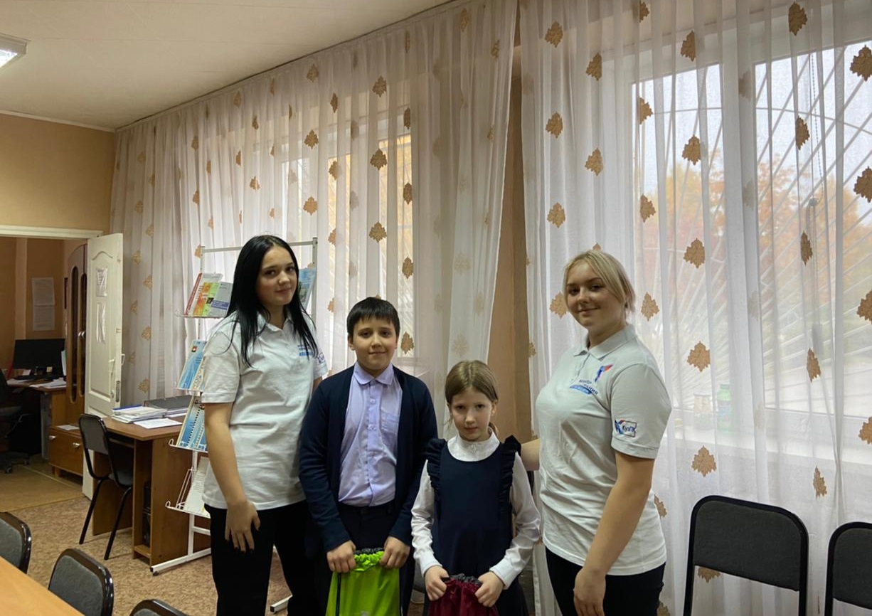 Кузбасские волонтеры образования посетили кемеровский детский дом №1