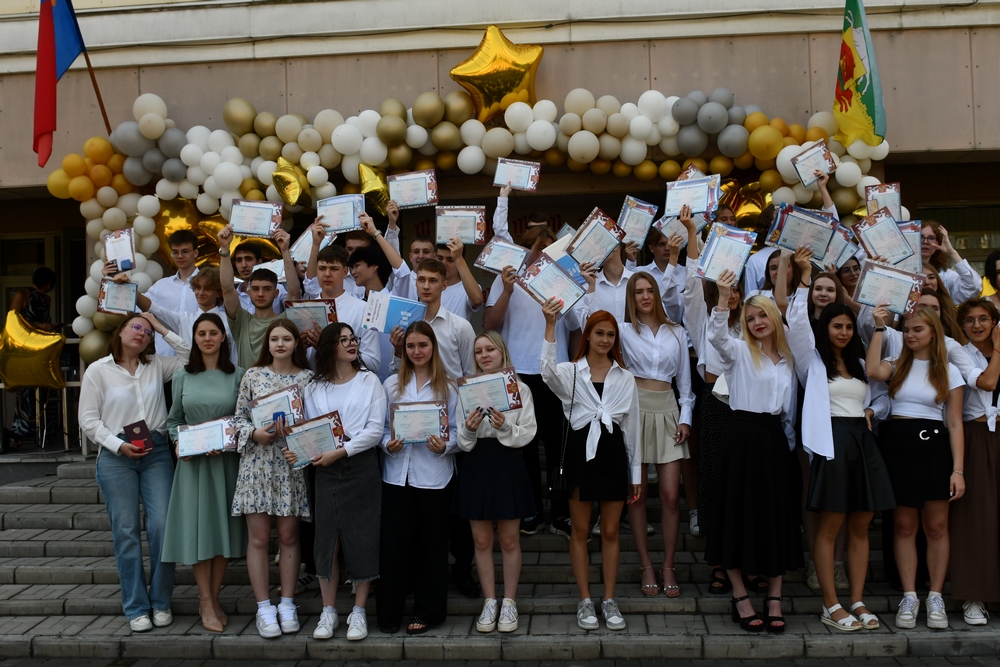 В школах Кузбасса проходят выпускные вечера